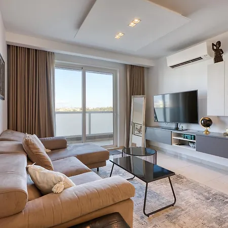Beautiful 2br With Valley And Sea Views *