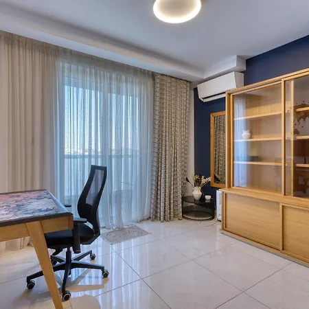 Beautiful 2br With Valley And Sea Views *